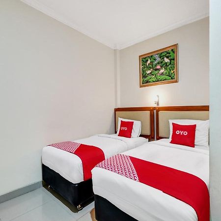Oyo 90408 Hotel Horton 치레본 외부 사진