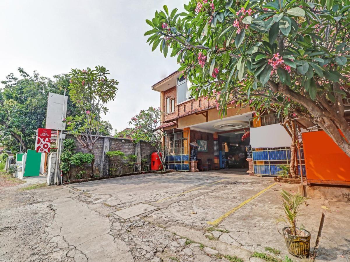 Oyo 90408 Hotel Horton 치레본 외부 사진