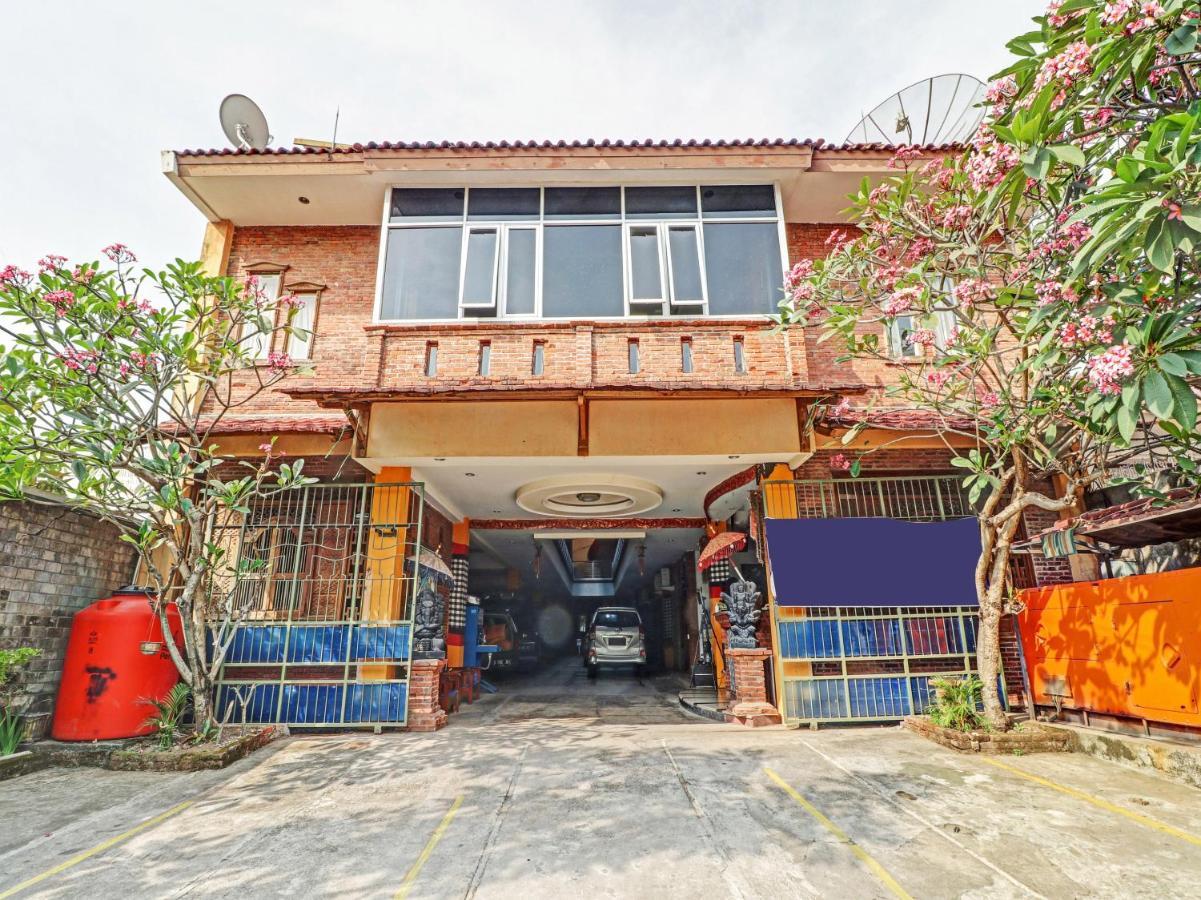 Oyo 90408 Hotel Horton 치레본 외부 사진