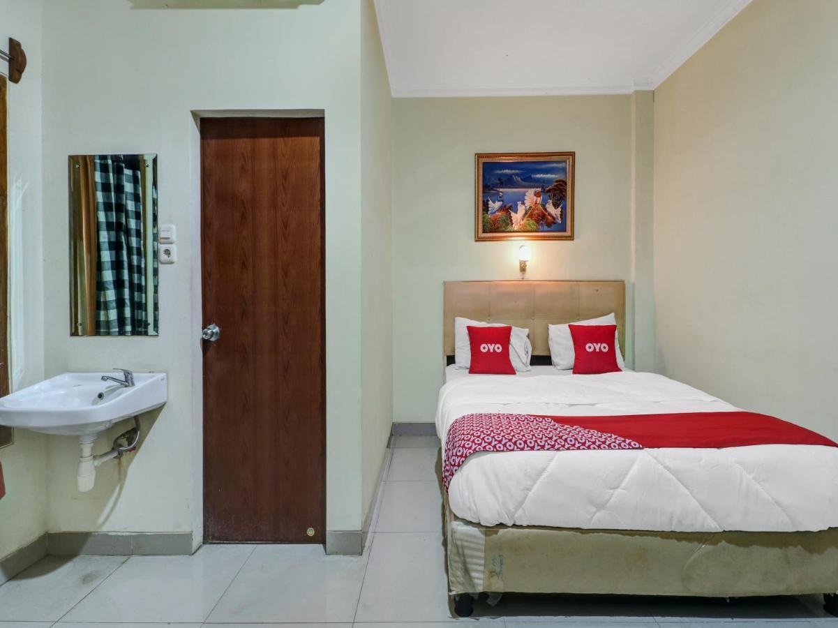 Oyo 90408 Hotel Horton 치레본 외부 사진