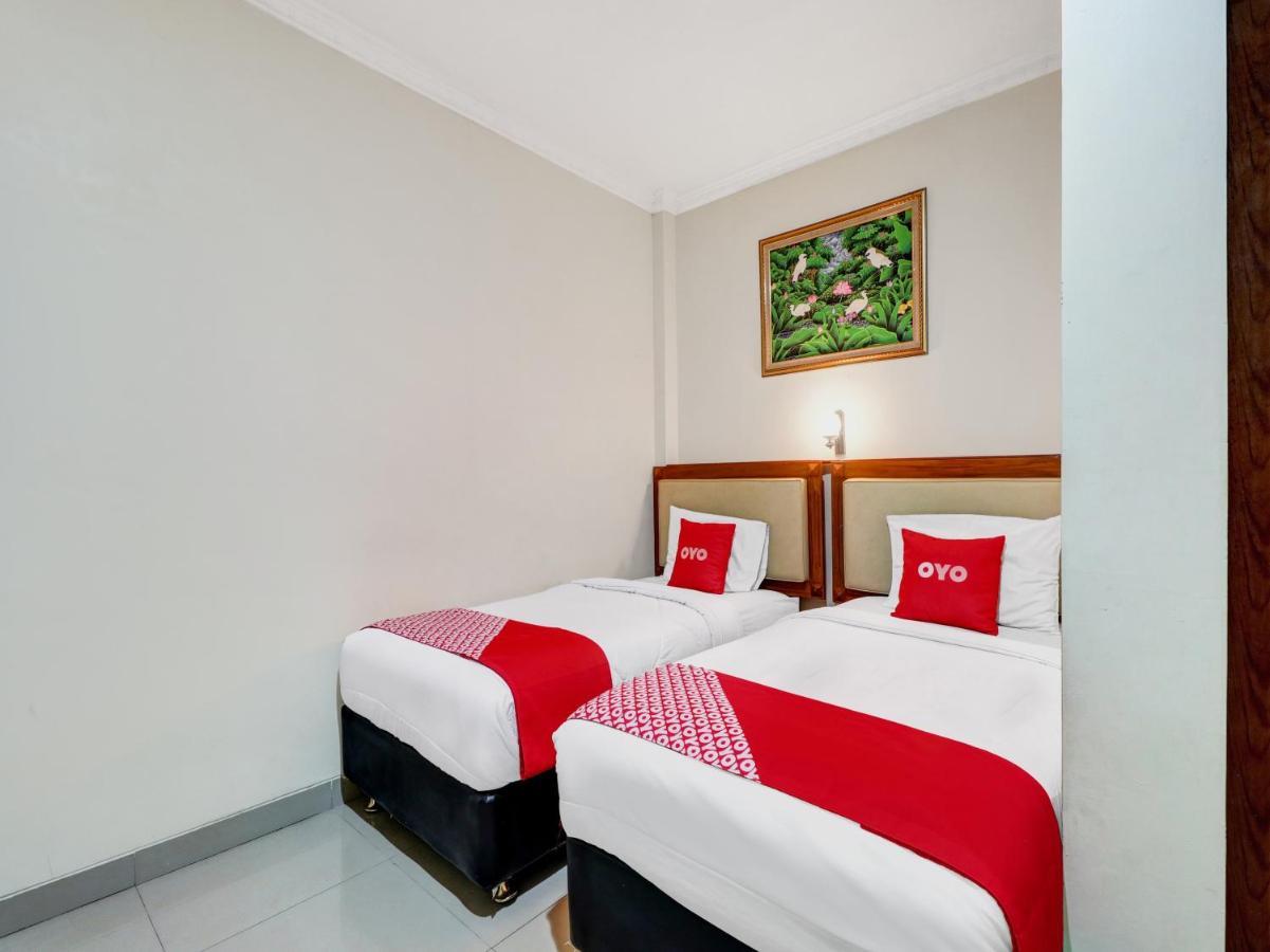Oyo 90408 Hotel Horton 치레본 외부 사진