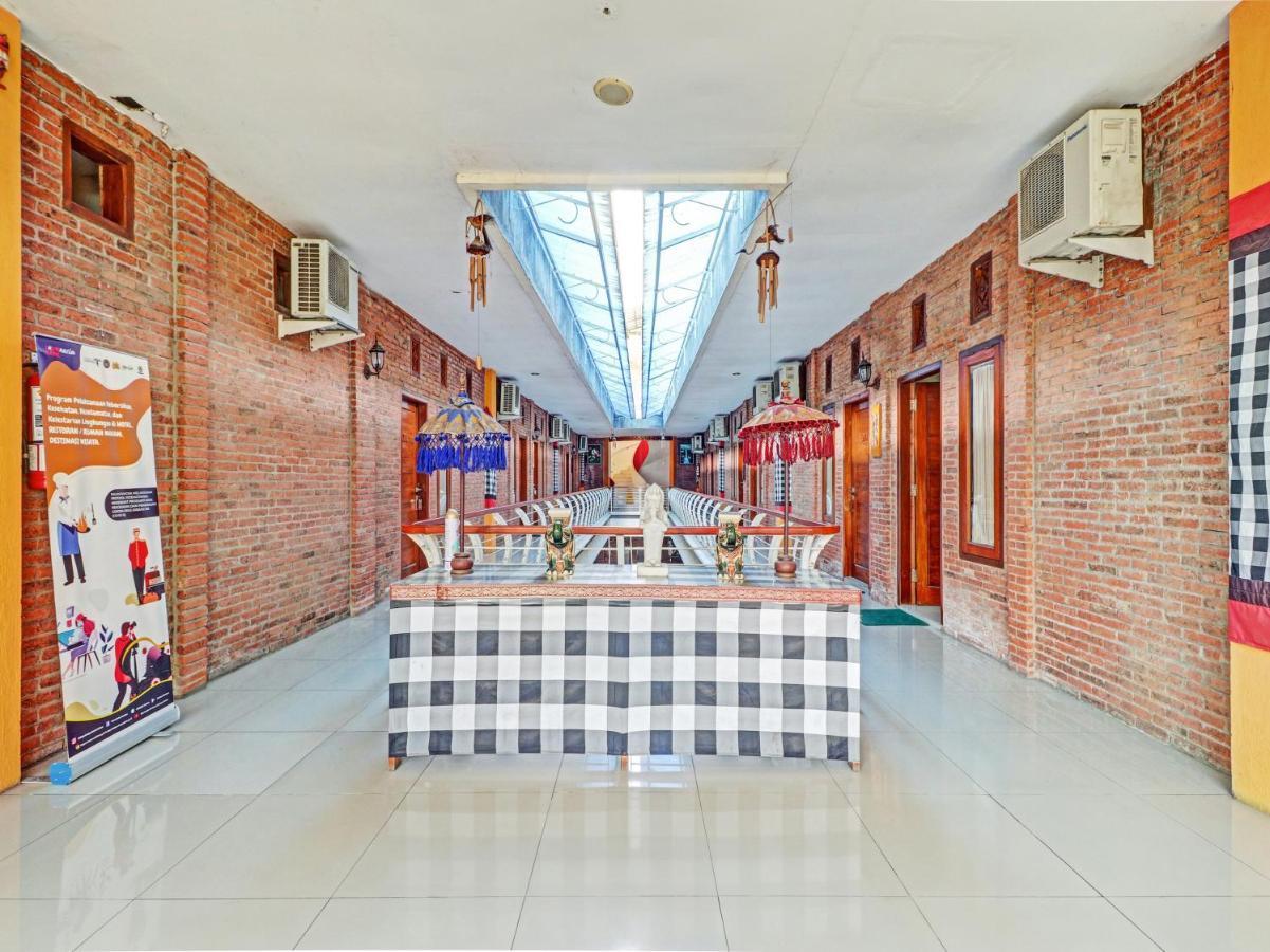 Oyo 90408 Hotel Horton 치레본 외부 사진