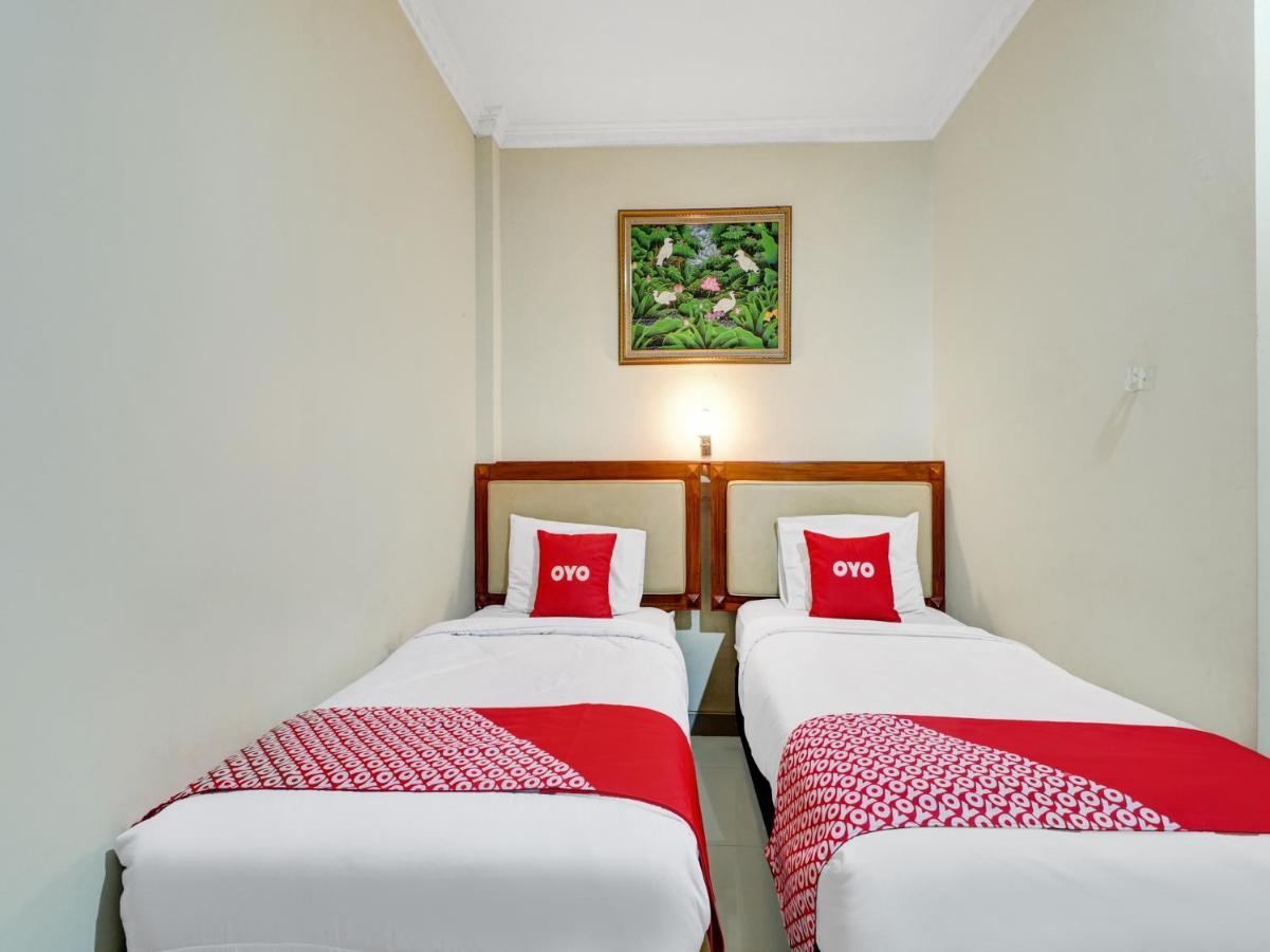 Oyo 90408 Hotel Horton 치레본 외부 사진