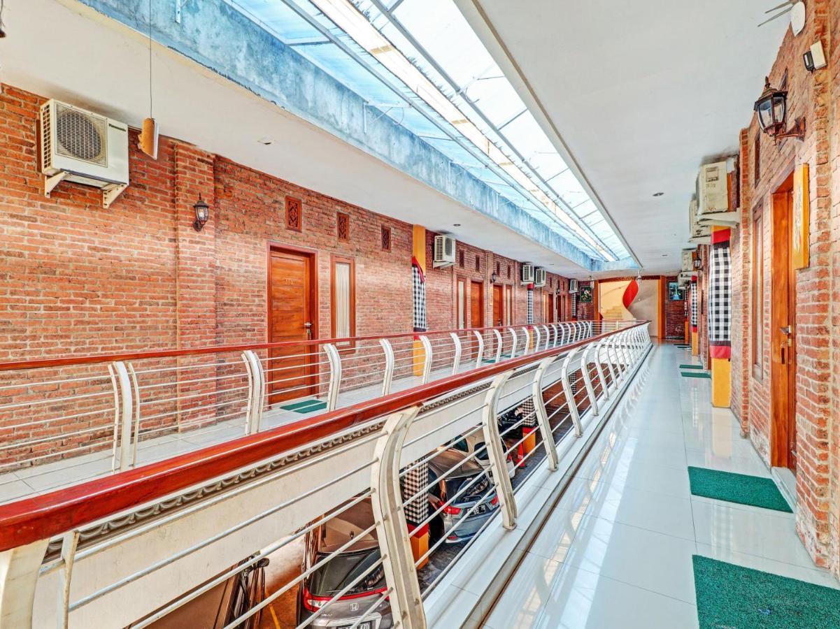 Oyo 90408 Hotel Horton 치레본 외부 사진
