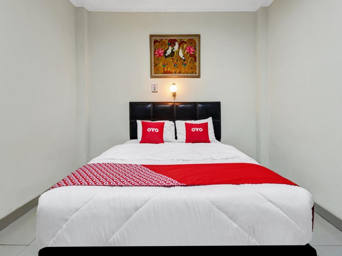 Oyo 90408 Hotel Horton 치레본 외부 사진